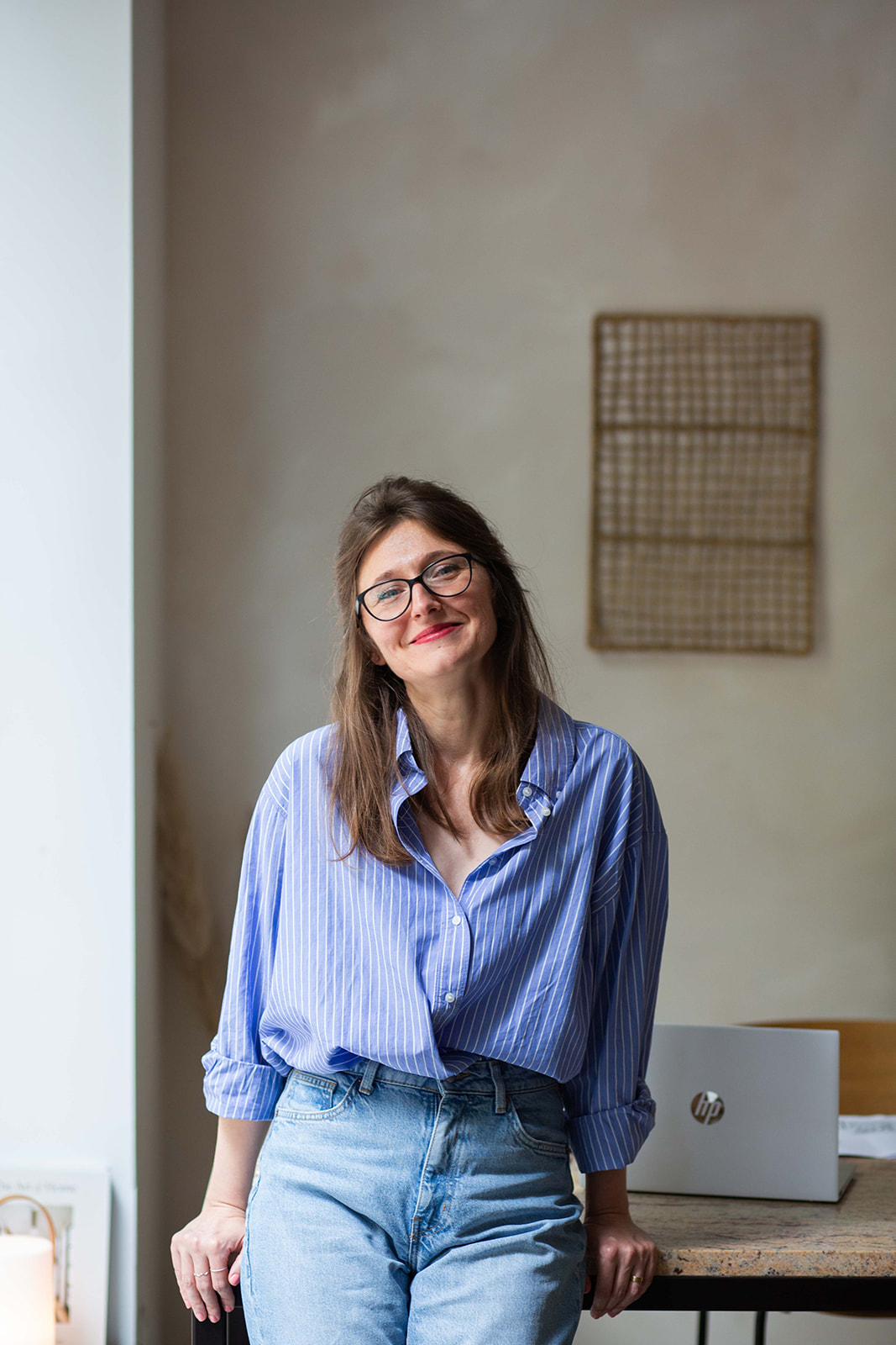 Tamara Tandara Perényi, kindergarten classroom advisor and founder of True Toys, with neutral background and laptop on desk
